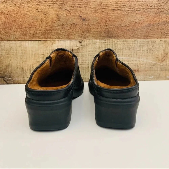 NWOT Ariat Leather Mules with Tassel - Picture 5 of 7